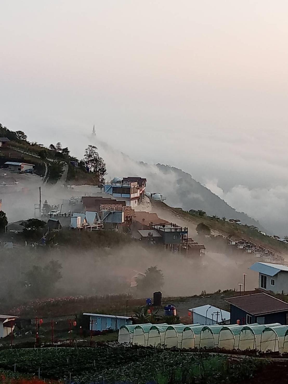 Rai Saeng Tawan At Phu Thap Buek Hotel Lom Kao Luaran gambar
